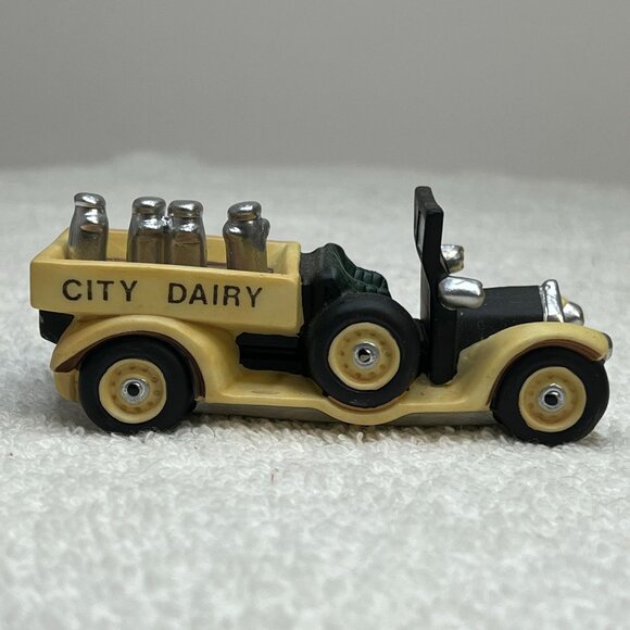 Dept 56 Transport - Dairy Truck, Christmas in the City Loose Figurine from 1988 - Picture 2 of 7